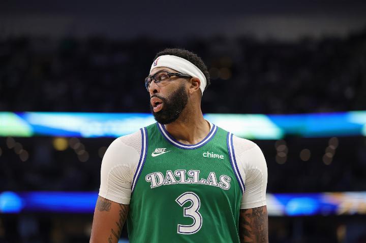 3年还剩1.7537亿~名记记者:如果浓眉被交易 预计他和球队会提前寻求续约